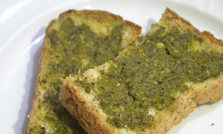 Read more about the article Contadina Pesto Sauce on Bread