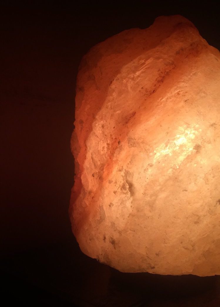 You are currently viewing Why You Need To Have a Himalayan Salt Lamp at Home
